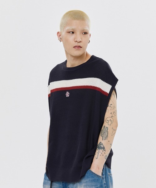 ROMANTIC CROWN（ロマンティッククラウン）の「A'GEM/9 × .kom 『ROMANTIC CROWN/ロマンティック クラウン』 DOUBLE LINE WAFFLE KNIT VEST/ラインニットベスト（ベスト・メンズ・アイボリー/ネイビー・L）」の6枚目の写真