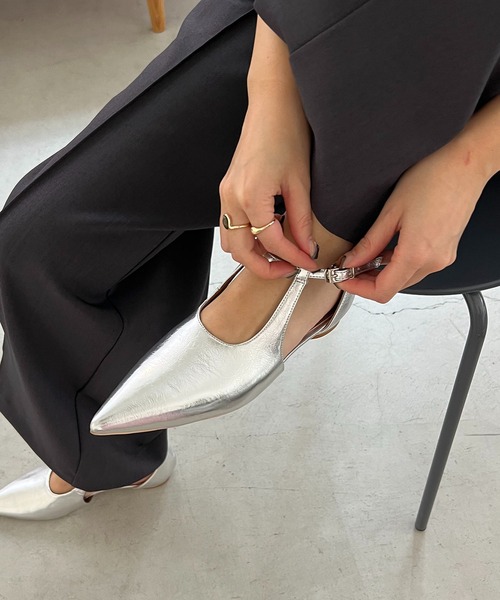 CAPRICIEUX LE'MAGE(カプリシューレマージュ)の「アンクルストラップシューズ(パンプス・レディース・シルバー/ブラック・36/37/38)」の7枚目の写真