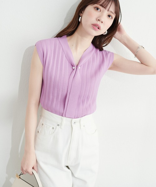 natural couture（ナチュラルクチュール）の「パールバー付ボウタイニットプルオーバー（キャミソール・レディース・アイボリー/グレイッシュベージュ/ブラック/ネイビー/パープル/ブルー系その他・FREE）」の6枚目の写真