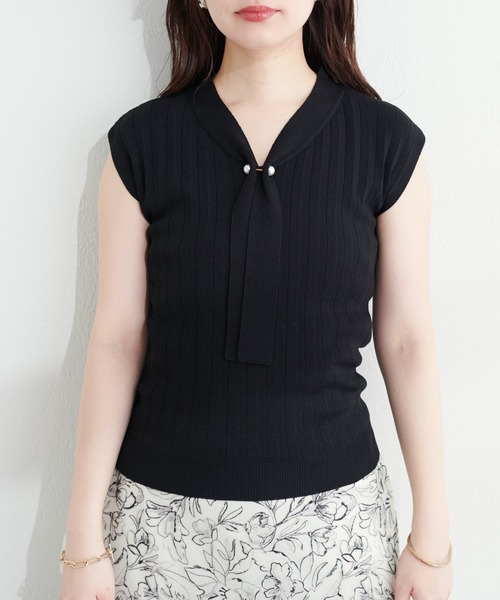 natural couture（ナチュラルクチュール）の「パールバー付ボウタイニットプルオーバー（キャミソール・レディース・アイボリー/グレイッシュベージュ/ブラック/ネイビー/パープル/ブルー系その他・FREE）」の13枚目の写真