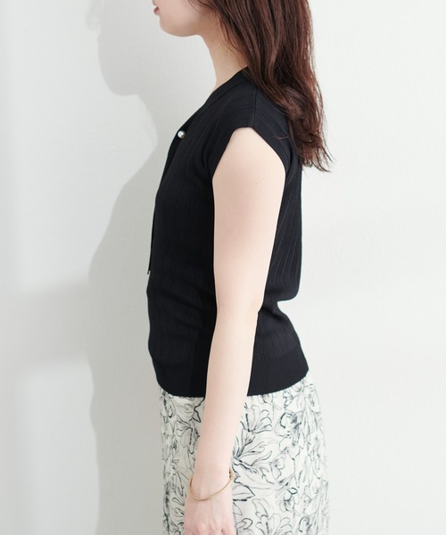 natural couture（ナチュラルクチュール）の「パールバー付ボウタイニットプルオーバー（キャミソール・レディース・アイボリー/グレイッシュベージュ/ブラック/ネイビー/パープル/ブルー系その他・FREE）」の12枚目の写真