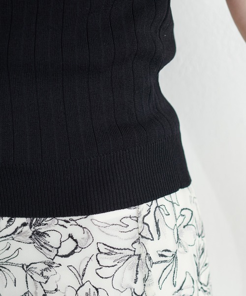 natural couture（ナチュラルクチュール）の「パールバー付ボウタイニットプルオーバー（キャミソール・レディース・アイボリー/グレイッシュベージュ/ブラック/ネイビー/パープル/ブルー系その他・FREE）」の7枚目の写真