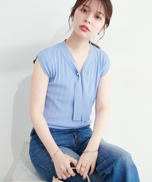 natural couture（ナチュラルクチュール）の「パールバー付ボウタイニットプルオーバー（キャミソール・レディース・アイボリー/グレイッシュベージュ/ブラック/ネイビー/パープル/ブルー系その他・FREE）」の22枚目の写真