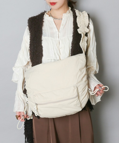 CONTROL FREAK（コントロールフリーク）の「CONTROL FREAK / CTFK（コントロールフリーク）撥水ギャザービッグショルダーバッグ（ショルダーバッグ・レディース・チャコール/オレンジ/ピンク/ブルー/シルバー/アイボリー・FREE）」の2枚目の写真