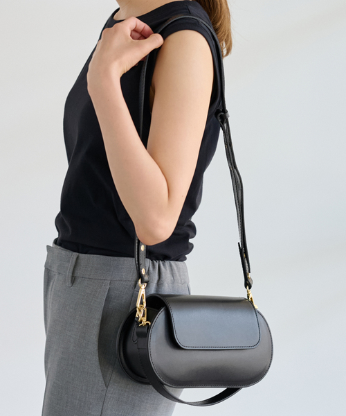 FRAMeWORK（フレームワーク）の「AULENTTI/オウレンティ 2WAYフラップショルダーバッグ（ショルダーバッグ・レディース・ブラック/ベージュ・FREE）」の9枚目の写真