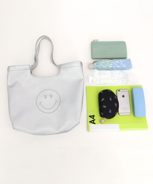 COOCO(クーコ)の「SMILEY スタッズフェイクレザートートバッグ/A4対応(トートバッグ・レディース・グレー系/シルバー/ブラック・FREE)」の21枚目の写真