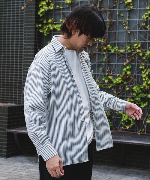 URBAN RESEARCH DOORS（アーバンリサーチドアーズ）の「『吸水速乾/イージーケア』コットンタッチルーズストライプシャツ（シャツ/ブラウス・メンズ・ベージュ系その他/ブラウン系その他・MEDIUM/LARGE）」の4枚目の写真