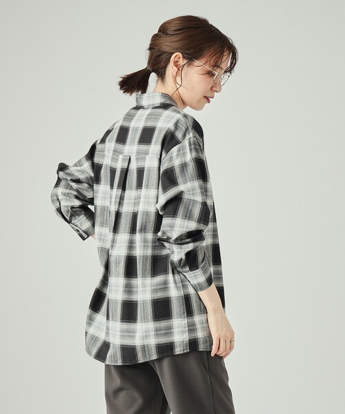 SHOO・LA・RUE（シューラルー）の「◆【洗える】着回しいろいろ 大人のためのチェックシャツ（シャツ/ブラウス・レディース・モスグリーン系1/レッド系3/ブルー系1/ブラック系1・02/03/04）」の7枚目の写真