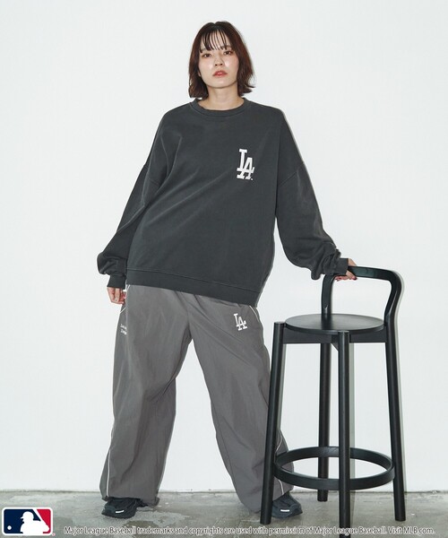 MLB(メジャーリーグベースボール)の「MLB/メジャーリーグベースボール MLB 別注ナイロンラインパイピングパンツ/トラックパンツ(限定展開)(その他パンツ・メンズ・ネイビー/グレー/ブラック・LARGE/MEDIUM/SMALL)」の10枚目の写真