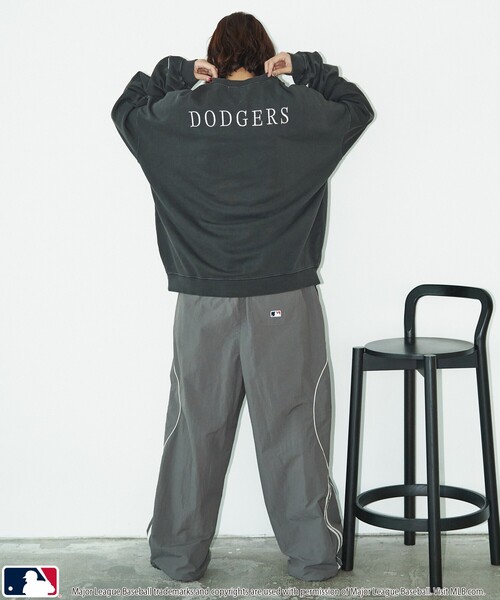 MLB(メジャーリーグベースボール)の「MLB/メジャーリーグベースボール MLB 別注ナイロンラインパイピングパンツ/トラックパンツ(限定展開)(その他パンツ・メンズ・ネイビー/グレー/ブラック・LARGE/MEDIUM/SMALL)」の12枚目の写真