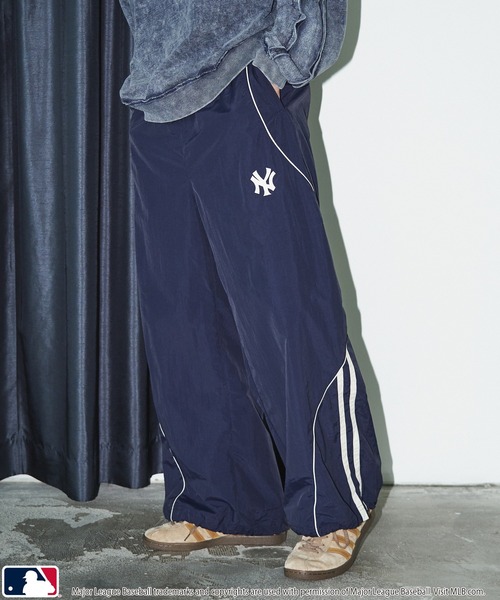 MLB(メジャーリーグベースボール)の「MLB/メジャーリーグベースボール MLB 別注ナイロンラインパイピングパンツ/トラックパンツ(限定展開)(その他パンツ・メンズ・ネイビー/グレー/ブラック・LARGE/MEDIUM/SMALL)」の3枚目の写真