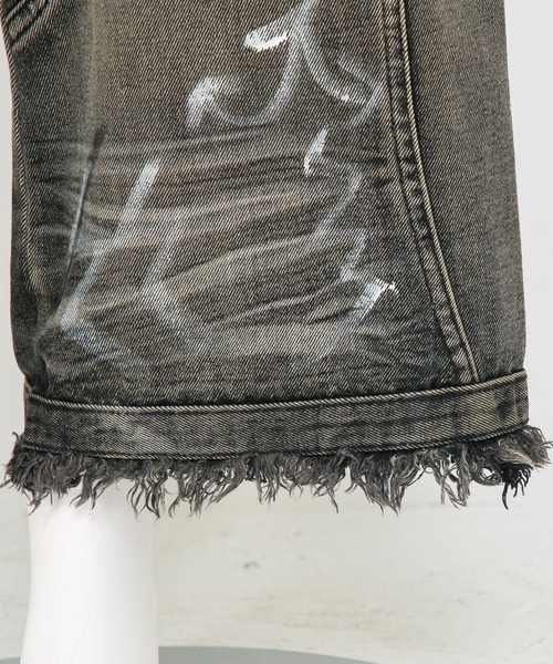 Diable baiser(ディアブルベーゼ)の「ペイントグラフィックオーバーデニムカーブパンツ(デニムパンツ・レディース・ブラック/ブラック系その他・LL/LARGE/SMALL/MEDIUM)」の11枚目の写真