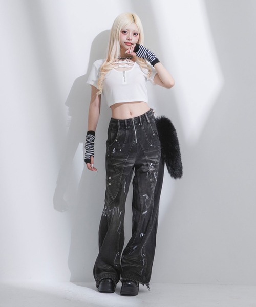 Diable baiser(ディアブルベーゼ)の「ペイントグラフィックオーバーデニムカーブパンツ(デニムパンツ・レディース・ブラック/ブラック系その他・LL/LARGE/SMALL/MEDIUM)」の18枚目の写真