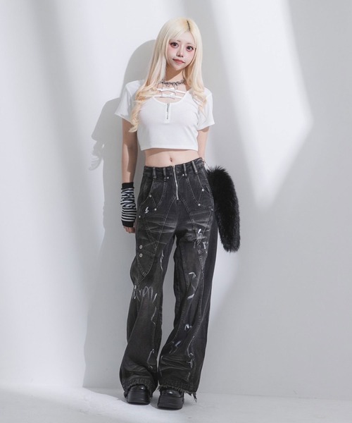 Diable baiser(ディアブルベーゼ)の「ペイントグラフィックオーバーデニムカーブパンツ(デニムパンツ・レディース・ブラック/ブラック系その他・LL/LARGE/SMALL/MEDIUM)」の19枚目の写真