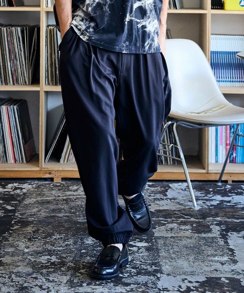 ADAM PATEK(アダムパテック)の「mp12759-generous tuck relax pants パンツ(その他パンツ・メンズ・グレー/ブラック/ブラウン/ダークグレー・2/1)」の5枚目の写真