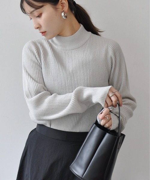 Meli rich（メリーリッチ）の「ラメボトルネックリブニットプルオーバー（ニット/セーター・レディース・グレー/ブルー/アイボリー/ブラック/グレイッシュベージュ/モカ/ミント・MEDIUM）」の2枚目の写真