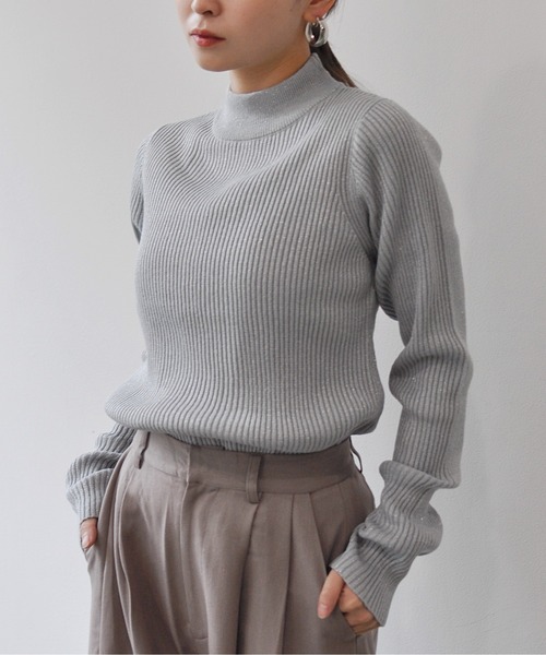 Meli rich（メリーリッチ）の「ラメボトルネックリブニットプルオーバー（ニット/セーター・レディース・グレー/ブルー/アイボリー/ブラック/グレイッシュベージュ/モカ/ミント・MEDIUM）」の19枚目の写真