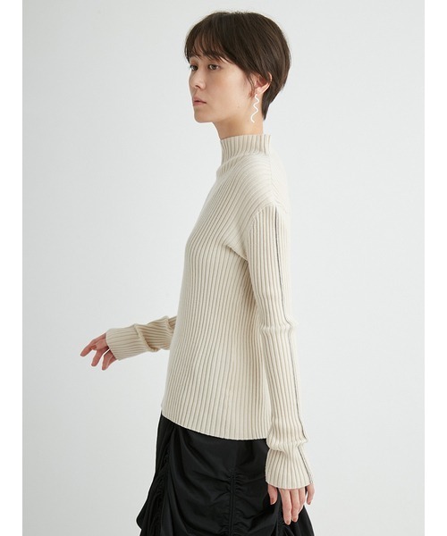 emmi(エミ)の「リブラインハイネックニットプルオーバー(ニット/セーター・レディース・バーガンディー/ブラック/ライトブルー/アイボリー・FREE)」の8枚目の写真