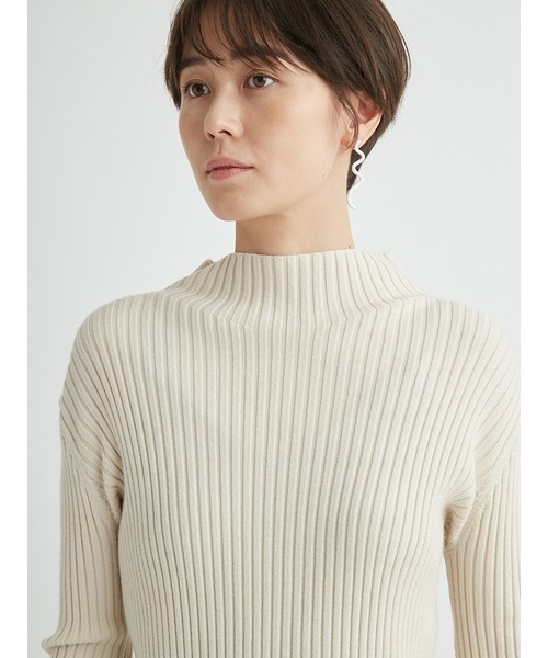 emmi(エミ)の「リブラインハイネックニットプルオーバー(ニット/セーター・レディース・バーガンディー/ブラック/ライトブルー/アイボリー・FREE)」の9枚目の写真