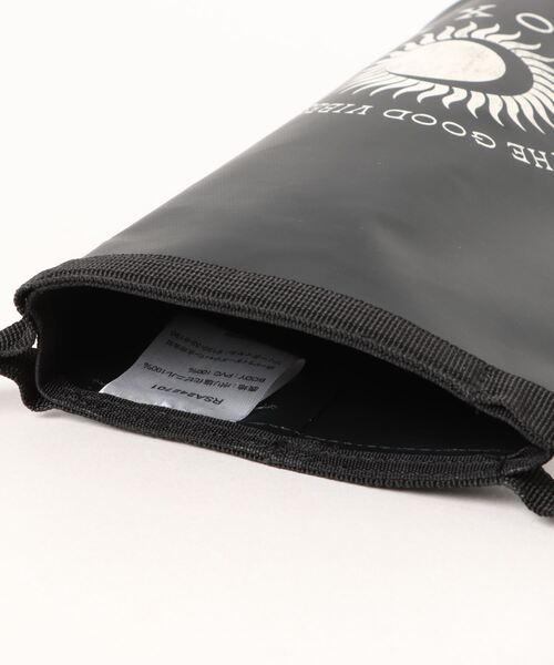 ROXY(ロキシー)の「MINIMUL BEACH BAG/ロキシーターポリン防水ショルダーバッグ(ショルダーバッグ・レディース・ブラック・FREE)」の3枚目の写真