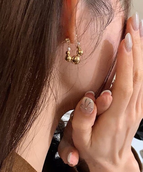 Lace Ladies(レースレディース)の「メタリック ボール チェーン フープ ピアス(ピアス(両耳用)・レディース・ゴールド/シルバー・FREE)」の2枚目の写真