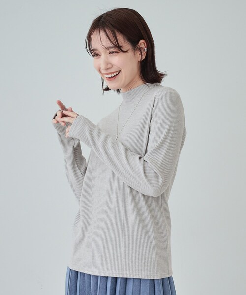 SHOO・LA・RUE(シューラルー)の「◆【洗える/S-LL】プチハイネック ラメ入りリブ インナートップス(Tシャツ/カットソー・レディース・オフホワイト/ライトグレー/ライトブルー/チャコールグレー・01/02/03/04)」の4枚目の写真
