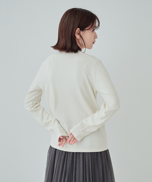 SHOO・LA・RUE(シューラルー)の「◆【洗える/S-LL】プチハイネック ラメ入りリブ インナートップス(Tシャツ/カットソー・レディース・オフホワイト/ライトグレー/ライトブルー/チャコールグレー・01/02/03/04)」の6枚目の写真