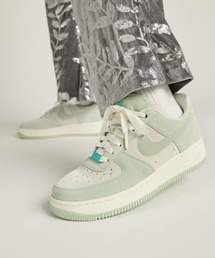 NIKE（ナイキ）の「ナイキ エア フォース 1 '07 SE ウィメンズシューズ / Nike Air Force 1 '07 SE Women's Shoes HQ1497-099 Spruce Aura（スニーカー）」