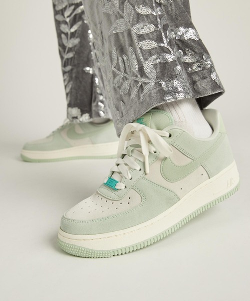 ナイキ エア フォース 1 '07 SE ウィメンズシューズ / Nike Air Force 1 '07 SE Women's Shoes HQ1497-099 Spruce Aura