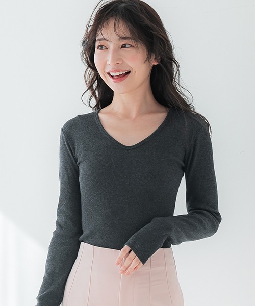 coca(coca)(コカ)の「【WEB限定セール】リブVネックトップス(ニット/セーター・レディース・チャコール/アイボリー/ブラック/ネイビー・M/L/S)」の4枚目の写真