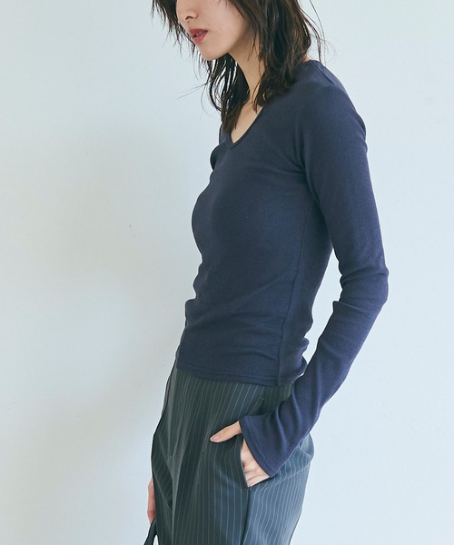 coca(coca)(コカ)の「【WEB限定セール】リブVネックトップス(ニット/セーター・レディース・チャコール/アイボリー/ブラック/ネイビー・M/L/S)」の9枚目の写真