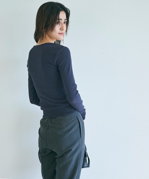 coca(coca)(コカ)の「【WEB限定セール】リブVネックトップス(ニット/セーター・レディース・チャコール/アイボリー/ブラック/ネイビー・M/L/S)」の8枚目の写真