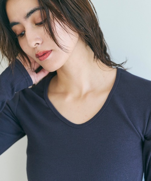 coca(coca)(コカ)の「【WEB限定セール】リブVネックトップス(ニット/セーター・レディース・チャコール/アイボリー/ブラック/ネイビー・M/L/S)」の7枚目の写真