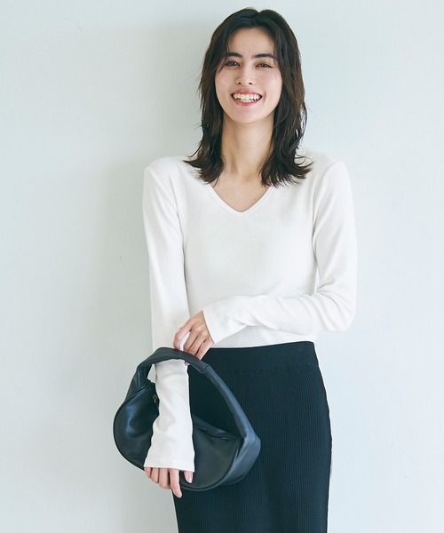 coca(coca)(コカ)の「【WEB限定セール】リブVネックトップス(ニット/セーター・レディース・チャコール/アイボリー/ブラック/ネイビー・M/L/S)」の22枚目の写真