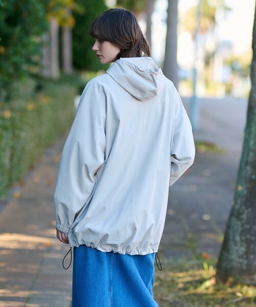 DRESSTERIOR（ドレステリア）の「【洗える】撥水ストレッチアノラックパーカ（ブルゾン・レディース・ブラック/ライトグレー・36/38）」の15枚目の写真