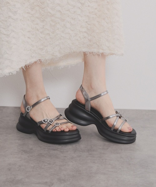【✴︎美品✴︎】SOREL クロスストラップサンダル ゴールド24 ✴︎美品✴︎】SOREL クロスストラップサンダル ゴールド24