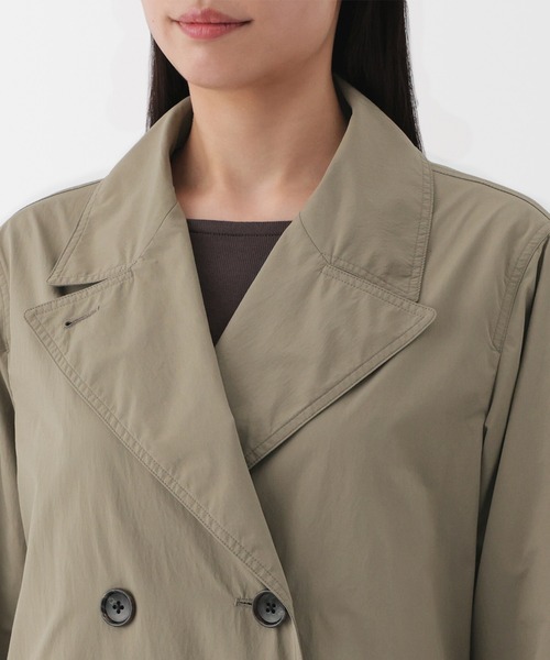 無印良品（ムジルシリョウヒン）の「婦人　撥水　トレンチコート（トレンチコート・レディース・ブラウン系/ダークネイビー/スモーキーグリーン系・XL/L/M/S）」の22枚目の写真