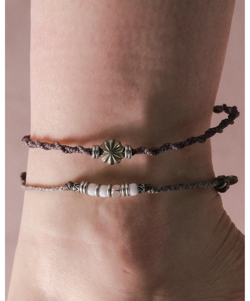 wakami(ワカミ)の「【別注】wakami / アンクレット 2本セット 2025(アンクレット・レディース・オレンジ/ネイビー/ブラック/グレー/ベージュ/マルチ/エメラルド・ONE SIZE)」の3枚目の写真