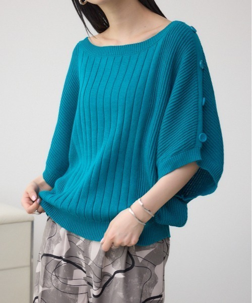 AZUL by moussy（アズールバイマウジー）の「2WAYショルダーボタンニット（ニット/セーター・レディース・アイボリー/ブラック/ブルー/ピンク・FREE）」の4枚目の写真
