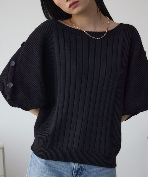 AZUL by moussy（アズールバイマウジー）の「2WAYショルダーボタンニット（ニット/セーター・レディース・アイボリー/ブラック/ブルー/ピンク・FREE）」の3枚目の写真