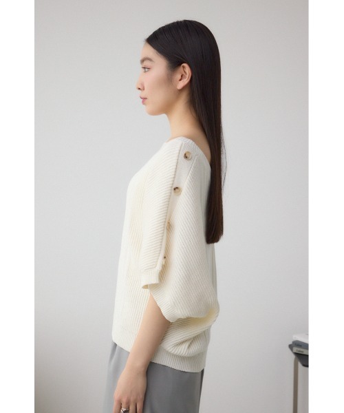 AZUL by moussy（アズールバイマウジー）の「2WAYショルダーボタンニット（ニット/セーター・レディース・アイボリー/ブラック/ブルー/ピンク・FREE）」の9枚目の写真