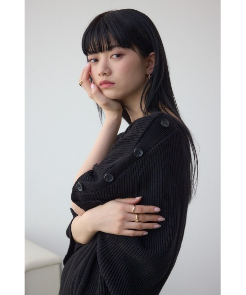 AZUL by moussy（アズールバイマウジー）の「2WAYショルダーボタンニット（ニット/セーター・レディース・アイボリー/ブラック/ブルー/ピンク・FREE）」の17枚目の写真