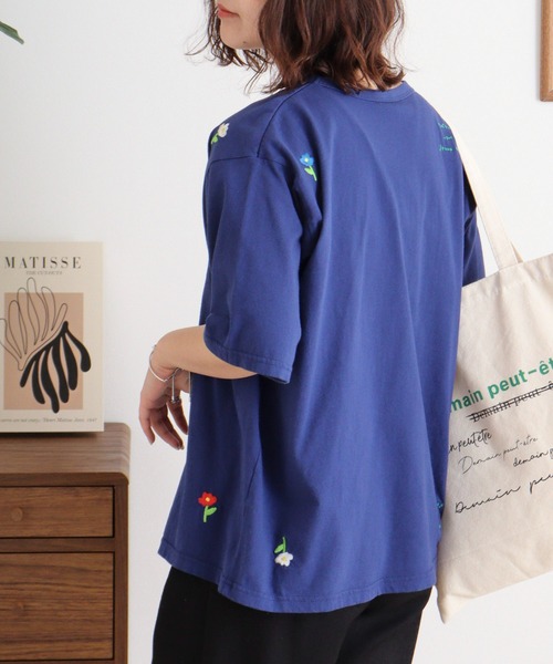 Emago（イマゴ）の「EMAGO くるくる刺繍Ｔ（Tシャツ/カットソー・レディース・ホワイト/イエロー/ブルー・FREE）」の2枚目の写真