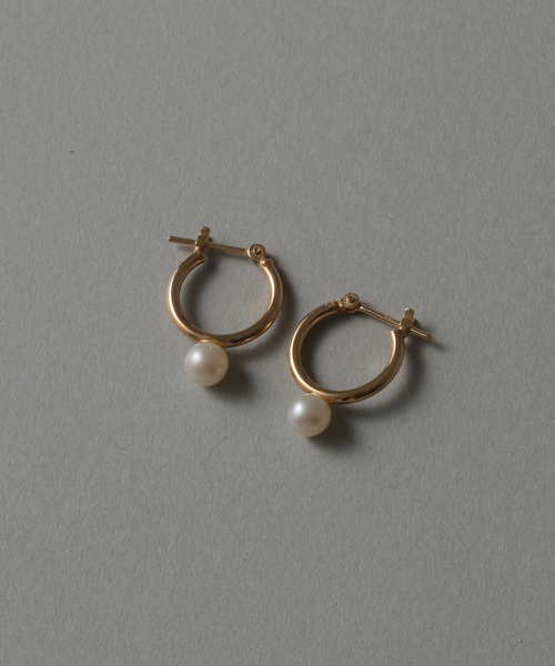 WEB限定》パールフープピアスM K10（両耳）（ピアス（両耳用