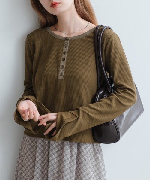 Kastane（カスタネ）の「【新色追加/5色展開】ヘンリーリブプルオーバー（Tシャツ/カットソー・レディース・ネイビー/サックスブルー/アイボリー/カーキ/グレー/ブラウン・FREE）」の7枚目の写真