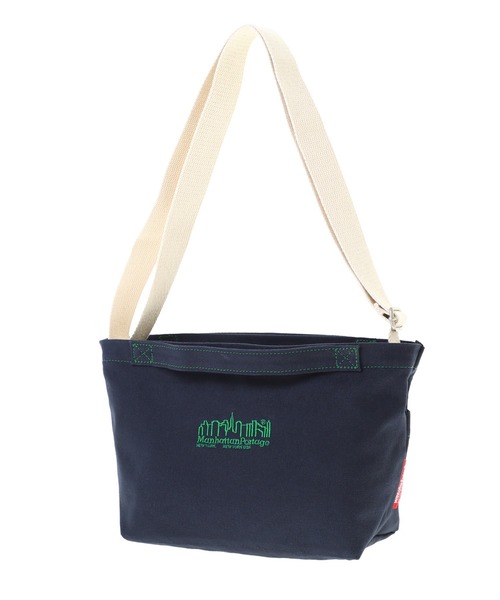 Manhattan Portage(マンハッタンポーテージ)の「PINE STREET SHOULDER BAG CANVAS LITE 25(ショルダーバッグ・レディース・ナチュラル/ダークネイビー・SMALL)」の2枚目の写真