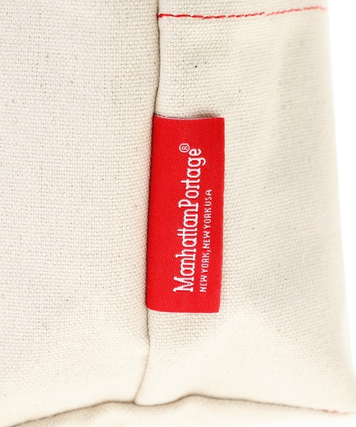 Manhattan Portage(マンハッタンポーテージ)の「PINE STREET SHOULDER BAG CANVAS LITE 25(ショルダーバッグ・レディース・ナチュラル/ダークネイビー・SMALL)」の8枚目の写真
