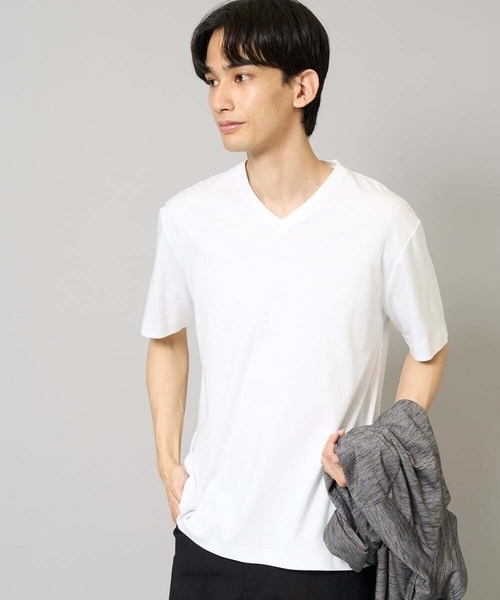 a.v.v(アーヴェヴェ)の「【接触冷感/UVカット/毛玉になりにくい】シルケットスムースVネックカットソー(Tシャツ/カットソー・メンズ・ブラック/ライトグレー/チャコールグレー/ホワイト・48/50/44/46)」の2枚目の写真