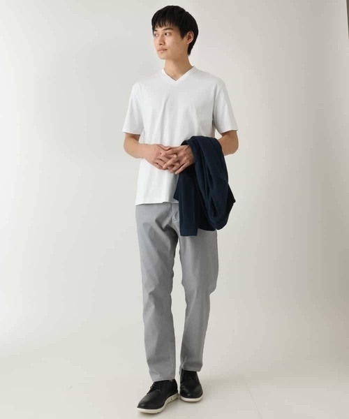 a.v.v(アーヴェヴェ)の「【接触冷感/UVカット/毛玉になりにくい】シルケットスムースVネックカットソー(Tシャツ/カットソー・メンズ・ブラック/ライトグレー/チャコールグレー/ホワイト・48/50/44/46)」の7枚目の写真