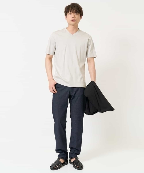 a.v.v(アーヴェヴェ)の「【接触冷感/UVカット/毛玉になりにくい】シルケットスムースVネックカットソー(Tシャツ/カットソー・メンズ・ブラック/ライトグレー/チャコールグレー/ホワイト・48/50/44/46)」の8枚目の写真